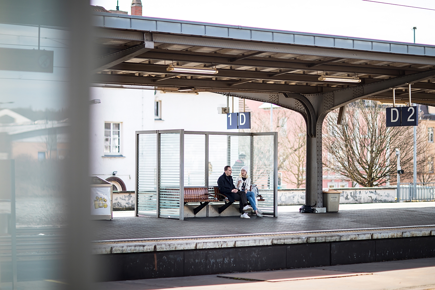 Ein Zuginterview am Bahnhof